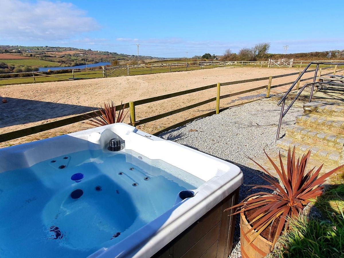 Dexter Villa Penryn Exterior photo